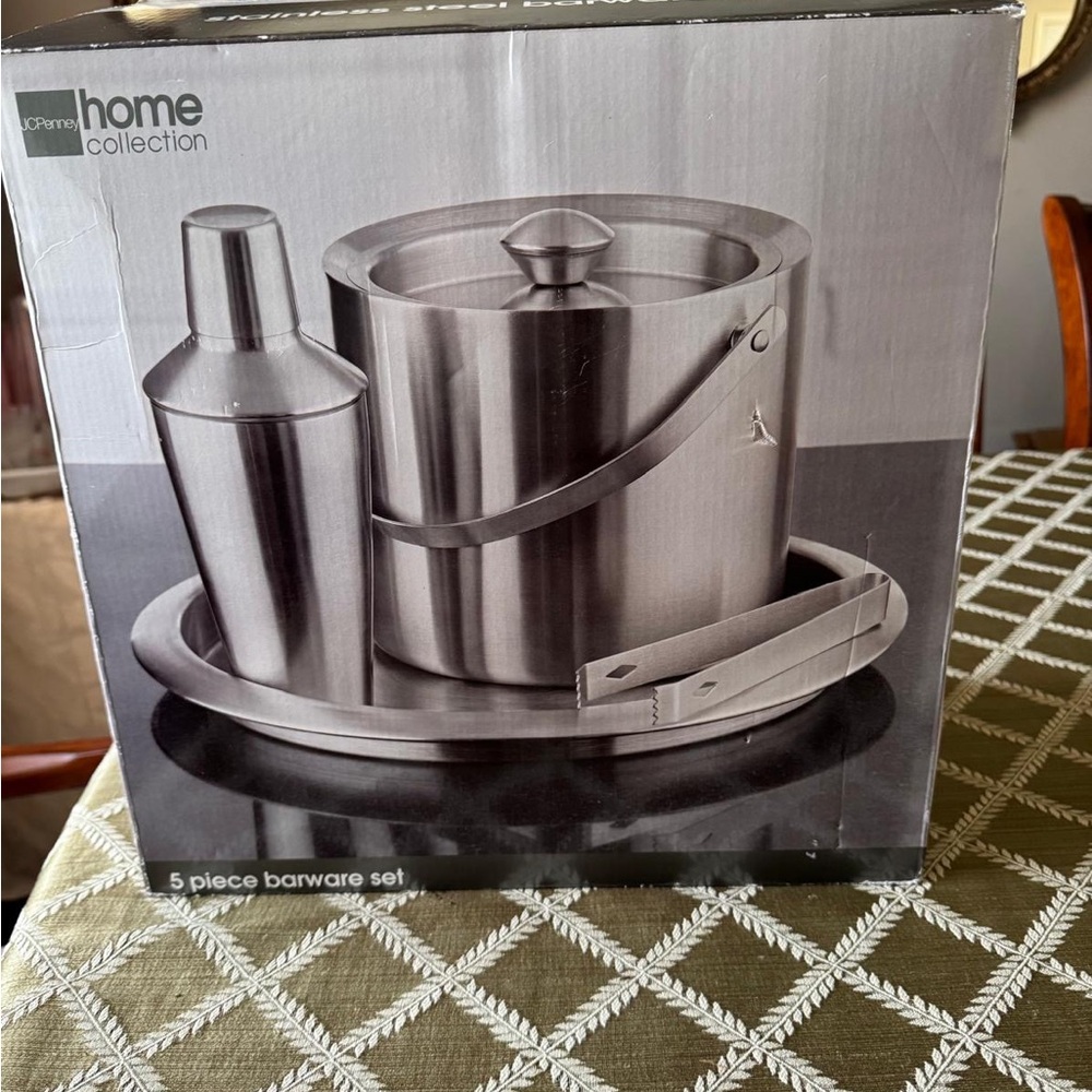 Home Collection Silver Barware Set